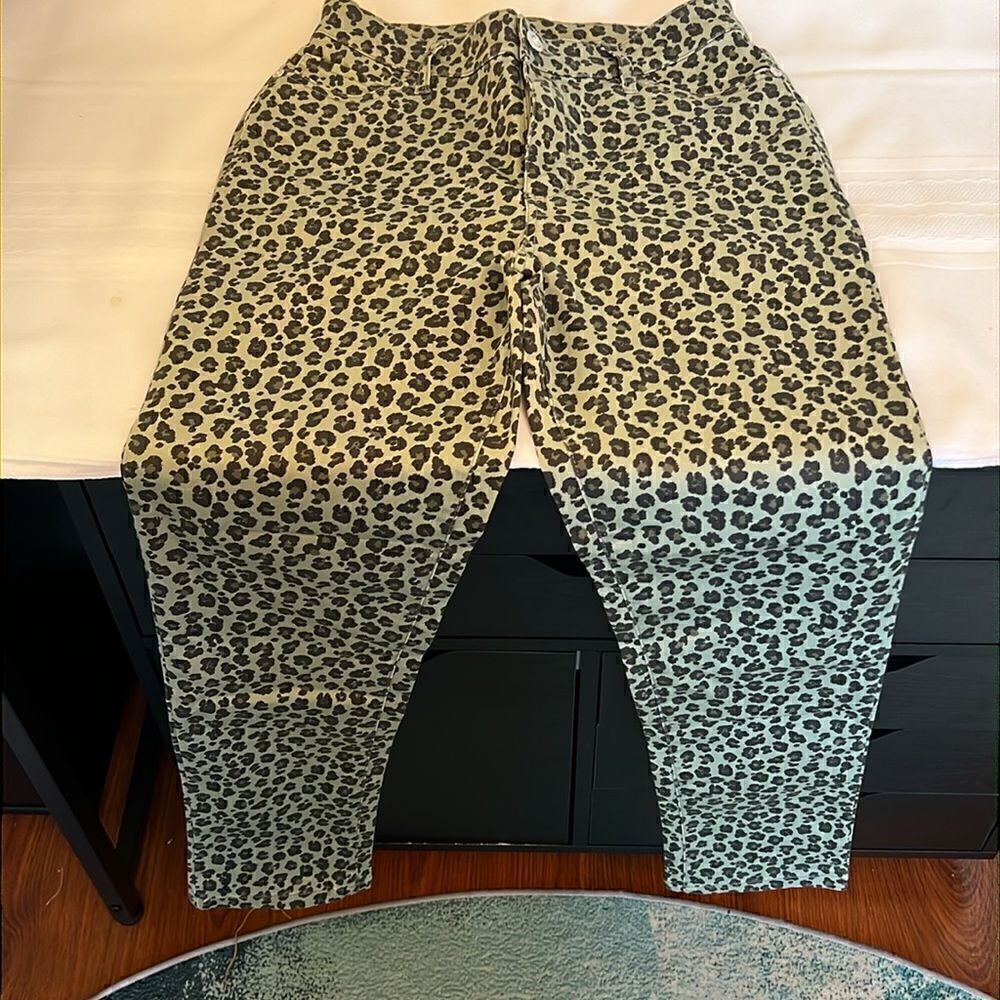 Venus Light Green Leopard Print Pants - Size 4